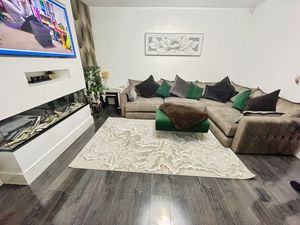 Lounge- click for photo gallery
